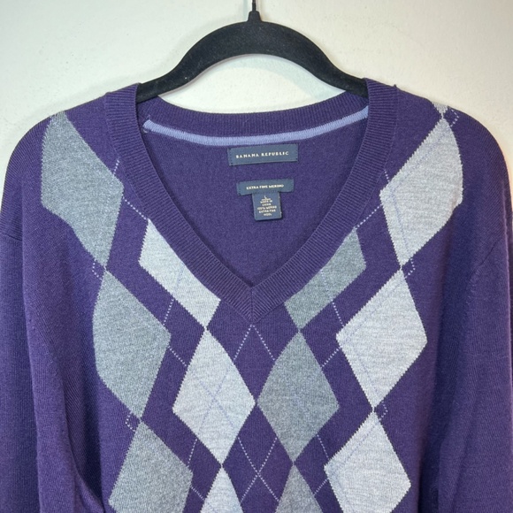 Banana Republic Men's Extra Fine Merino Wool Argyle Sweater Purple V-Neck  Large - Picture 2 of 13